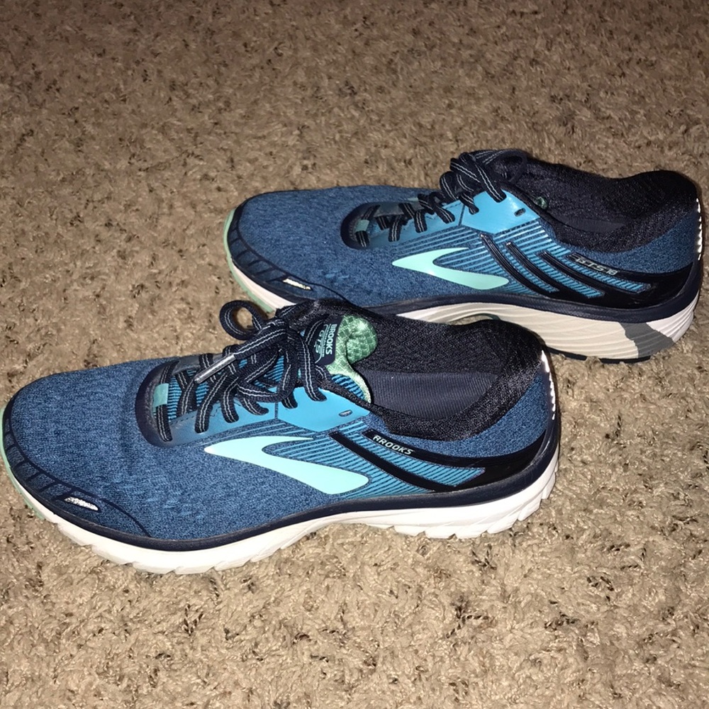 Hardly worn Brooks running shoes